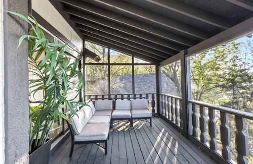 Osage Beach Cottage | Margaritaville - Private Suite w/TV, extra couch!