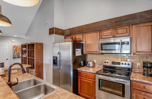 Osage Beach Ski Chalet | MARGARITAVILLE RESORT Tan-Tar-A LAKEFRONT 3BD 3bath-NEW SPA kayaks & fireplace!