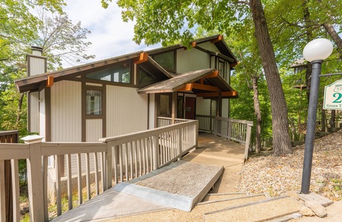 Osage Beach Ski Chalet | MARGARITAVILLE RESORT Tan Tar A Estates-4 Bed 5 Baths with Hot Tub & Fireplace.