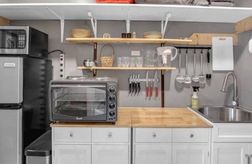 Newton Apartment | Marigold Sunrise Studio Apt. Short or Mid-Term Rental. Sleeps 4