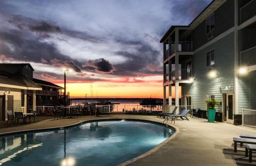 Chincoteague Hotel | Marina Bay Hotel & Suites, an Ascend Collection Hotel