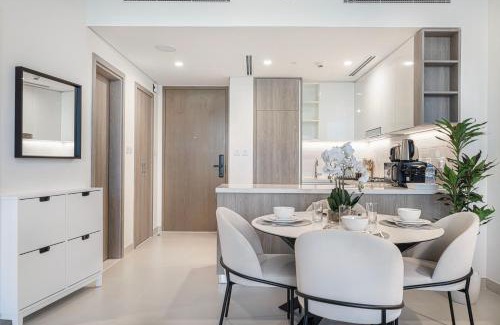 Dubai Marina Apartment | Marina Horizon by LIV High Floor 1BR, For 5 Guests, Dual Gyms & Marina View