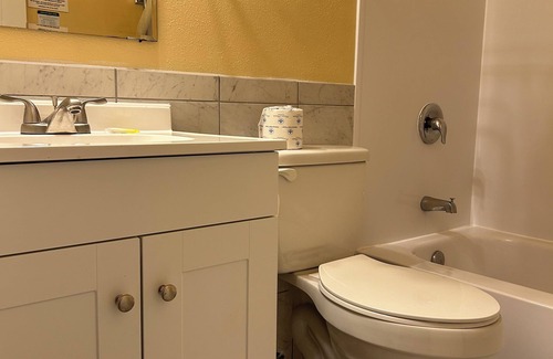 Des Moines Hotel | Marina Inn