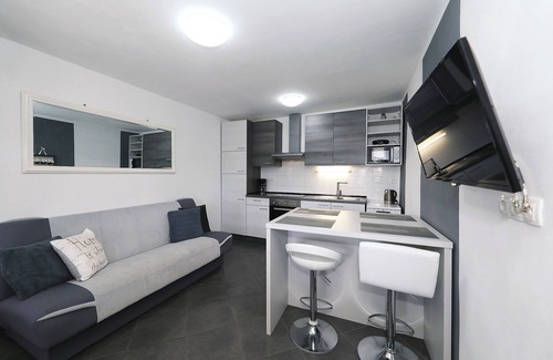 Rovanjska Apartment | Marina, No 1 Apartment with sea view, terrace and garden - Marina, No. 1