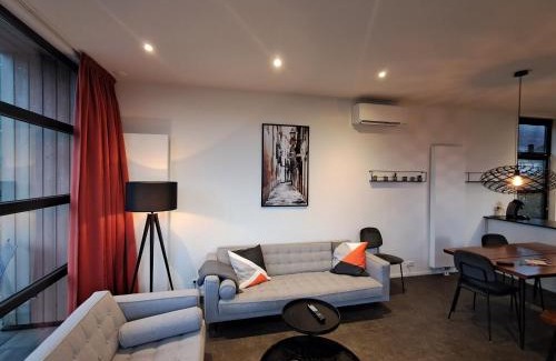 Olburgen House | Marina Strandbad Chalet Land in Sicht mit Zaun Haus Nr 81