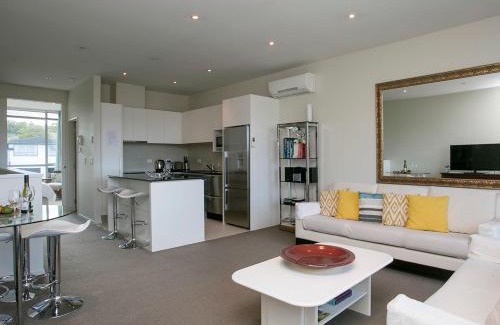 Taupo Apartment | Marinaside Villa - Taupo Holiday Apartment