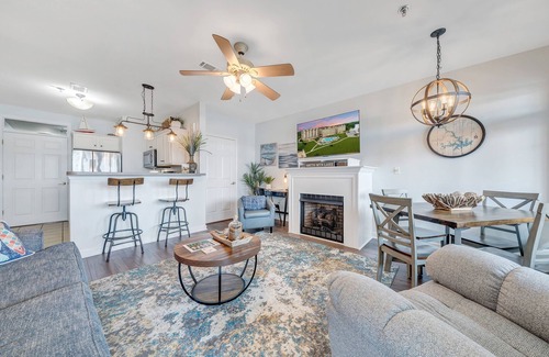 Huddleston Apartment | Mariners 2 BR Point condo 334