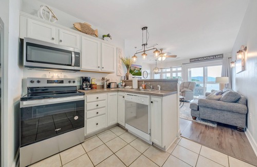 Huddleston Apartment | Mariners 2 BR Point condo 334