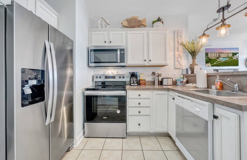 Huddleston Apartment | Mariners 2 BR Point condo 334