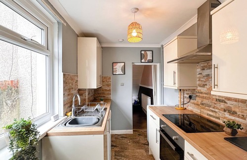 Abertillery House | Mariposa House - Retreat in South Wales