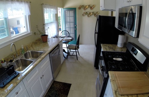 East Beach Apartment | Mariposa- One Bedroom Flat; sweet getaway by the Beach! newly renovated beauty