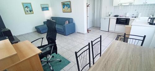 Chios Apartment | Maris full apartment with roof garden access