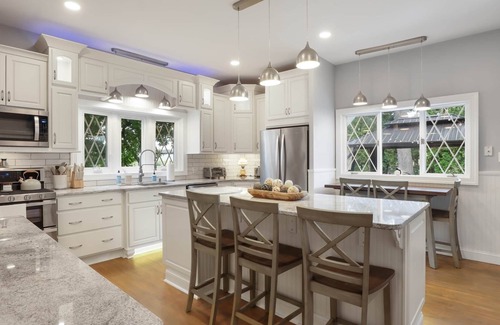 Mechanicsburg House | Market Street Manor - Victorian Getaway + Hot Tub