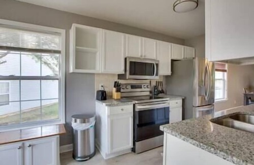Greensboro Apartment | Maro's Paradise - Treeble ct