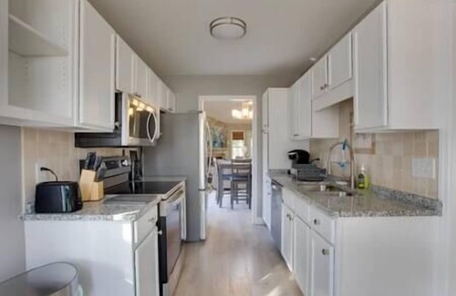 Greensboro Apartment | Maro's Paradise - Treeble ct