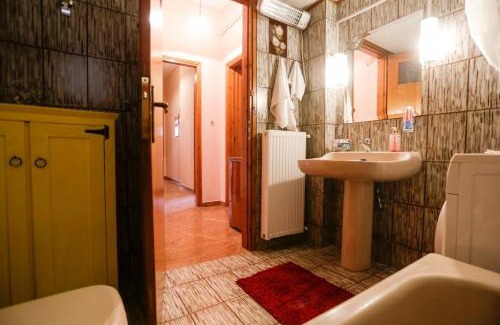 Kropia Apartment | Marousa's Country House 12 minutes from Athens Airport