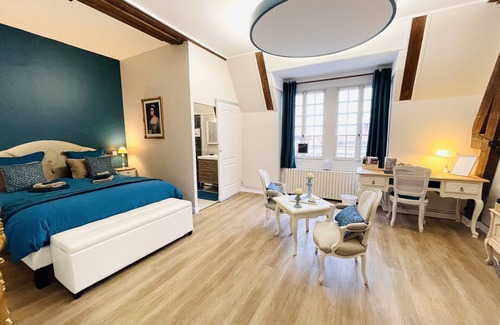 Bras de Fer House | Marquise Barbot