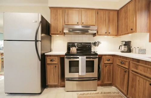 Savannah House | Marsh view home w/screened porch, king bed - 7 minutes to downtown!