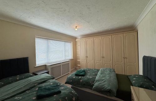 Marston Moretaine Apartment | Marston 57 Guest House