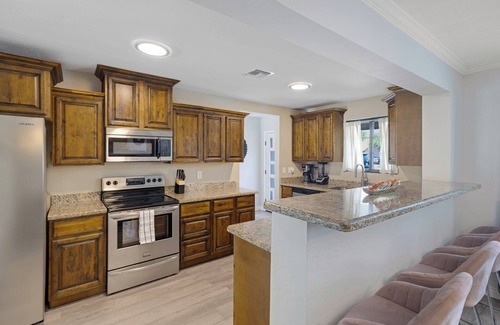 Alhambra House | Martha's Getaway-Central PHX 5 bedroom/3bath-POOL