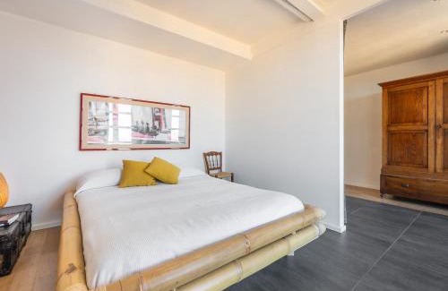 Historic Castle District Apartment | Martini Time, panoramic terrace on the castle walls