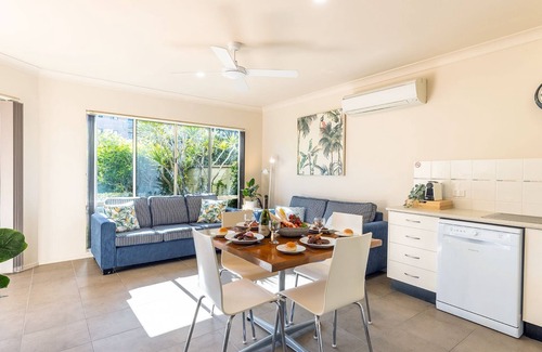 Nelson Bay Apartment | Martys, 7/2 Intrepid Cl - pool , air con , Wi-Fi and linen