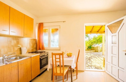Zubovici Apartment | Marva 1a Studio-Apartment with sea view and free air conditioning