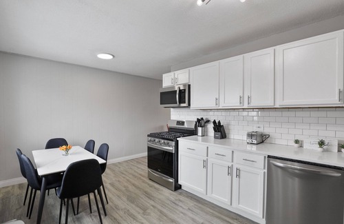 Mokena House | Marvel - 4BR’s, 2 BA & Game Room