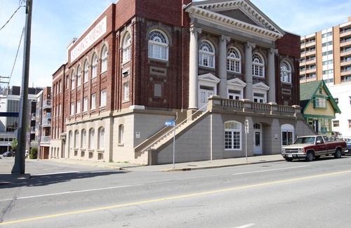 Downtown Victoria Condo | Marvellous Penthouse Loft · 2 Bedroom w/Parking