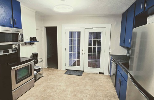 Oelwein House | Marvelous 3-bedroom/1.5 bath house with WiFi, full kitchen Oelwein