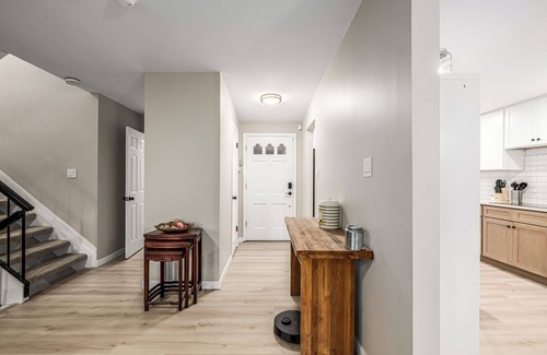 Littleton House | Marvelous 4-bedroom townhome with Hot Tub and Pool Table/Game Room in Centennial