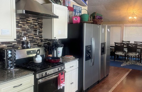 Livingston Apartment | Marvelous Master on the Water at Lake Anna with Tv and Full Bathroom