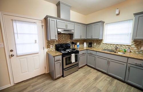 Edinburg House | Marvelous Pet Friendly Comfortable Townhome with Private Terrace!