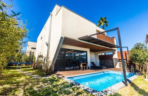 Jongdal-ri Villa | Marvillrick Spa & Poolvilla