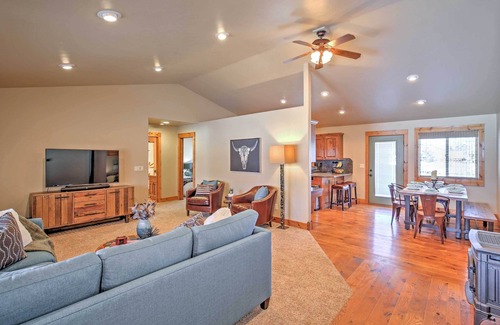 Victor House | Mary Ann's Mountain Maison- enjoy nat'l parks; grill out; garage