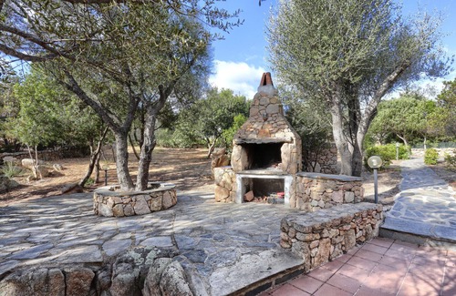 San Teodoro Apartment | MaryLou: Cozy Studio 5 Minutes from the Beach