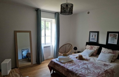 Saint-Martin-de-Valgalgues Apartment | Mas Authentique Avec Piscine: 2 Appartements Pour 10 Personnes et Cuisine D'été