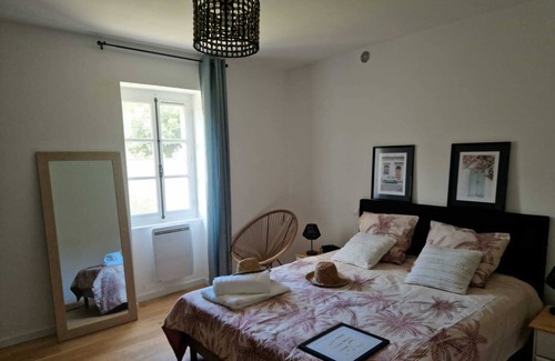 Saint-Martin-de-Valgalgues Apartment | Mas Authentique Avec Piscine: 2 Appartements Pour 10 Personnes et Cuisine D'été