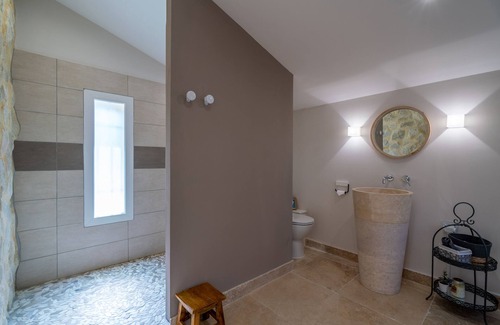 Lourmarin Bed & Breakfast | Mas La Cheneraie