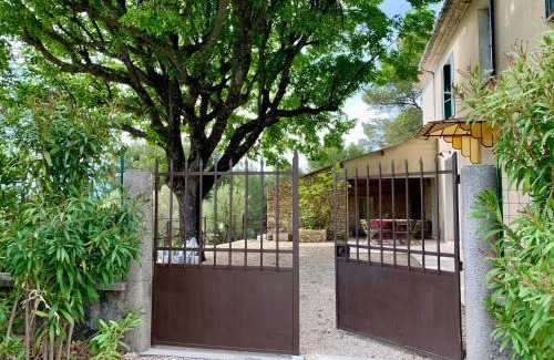 Sablet Villa | Mas Provençal climatisé avec piscine chauffée