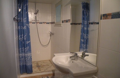 Saint-Alexandre Other | Mas provençal in wine-growing estate with swimming pool (11mx5m)