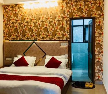 Shimla Hotel | Mashobra Retreat - Budget Friendly ! Staaf Friendly ! Parking ! Lift ! Couple Friendly