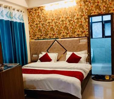 Shimla Hotel | Mashobra Retreat - Budget Friendly ! Staaf Friendly ! Parking ! Lift ! Couple Friendly
