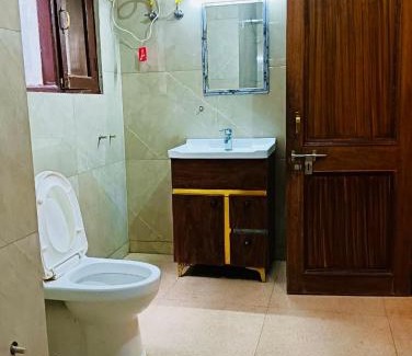 Shimla Hotel | Mashobra Retreat - Budget Friendly ! Staaf Friendly ! Parking ! Lift ! Couple Friendly