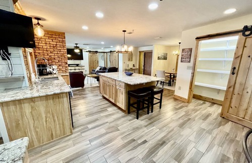 Old Homosassa House | Mason Creek Lodge - Waterfront Pool Home - Fishing - Scalloping