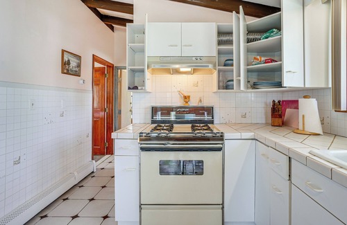 Gloucester House | Massachusetts Abode w/Deck & Grill: Near Beaches!