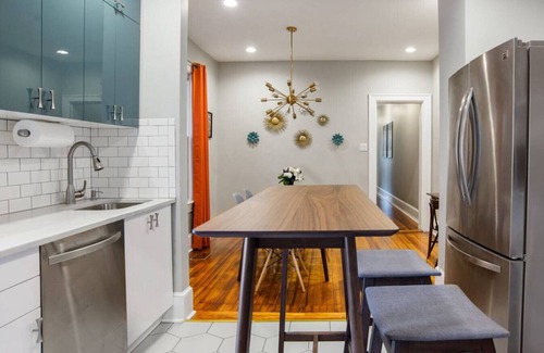 Truxton Circle House | Massive 6BR & 4BA Private Duplex Townhouse Central