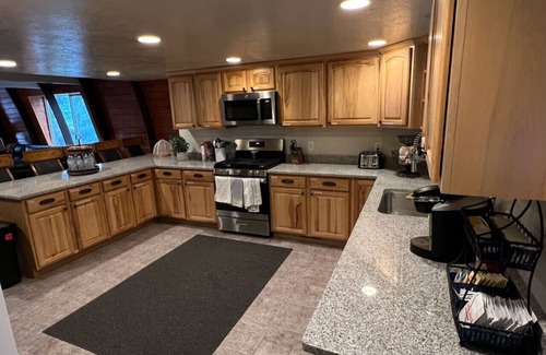 Steam Engine Meadows Cabin | Massive Family Cabin | Ski in Ski Out + Games