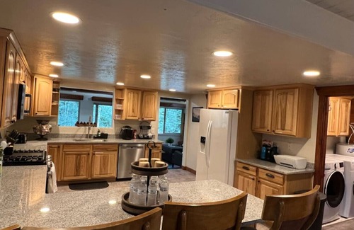 Steam Engine Meadows Cabin | Massive Family Cabin | Ski in Ski Out + Games