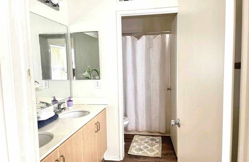 Boyle Heights House | Master Bedroom In Boyle Heights Private Community